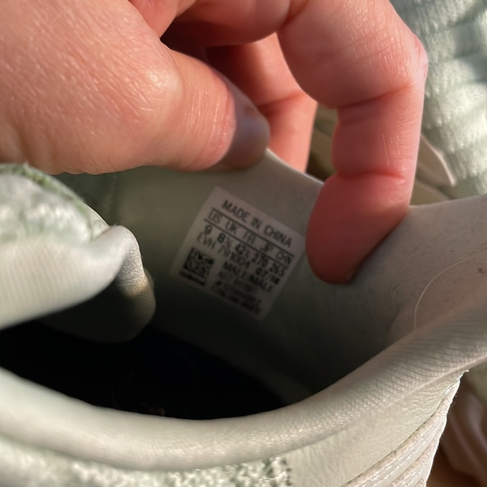 Green Addidas - image 6